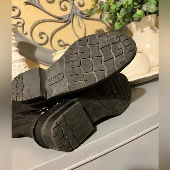 Women’s Tall Boots - Picture 4 of 9